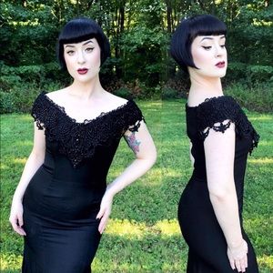 Elegant Vintage Black Lace Off the Shoulder Mermaid Gown